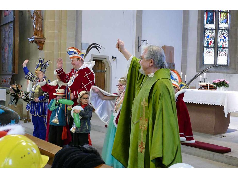 Naumburger Prinzenpaare mit Hofnarren besuchen den Kindergottesdienst (Foto: Karl-Franz Thiede)